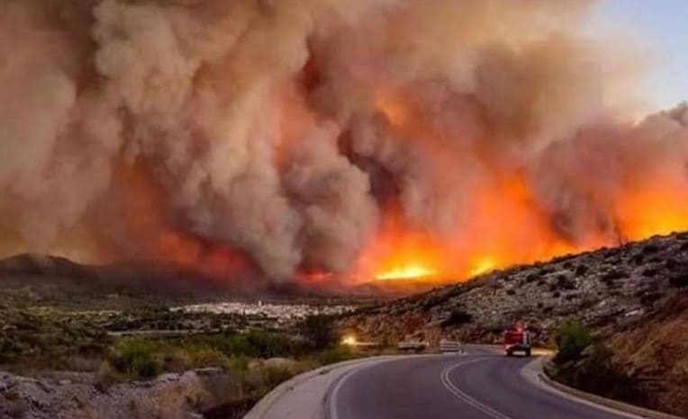 Φωτιά στην Αττική: Οι τραγουδιστές στέλνουν τα δικά τους μηνύματα για την ανείπωτη τραγωδία